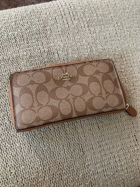 Coach Zip-Around Signature Wallet in Tan Brown